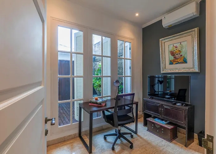 Villa Mosan House: Art-filled Gem Near & Square Seminyak (Bali)