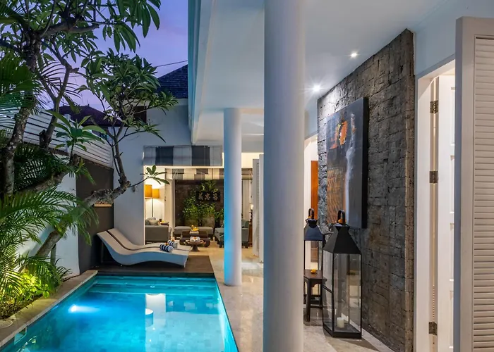 Mosan House: Art-filled Gem Near & Square Villa *