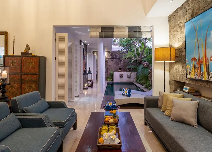 Mosan House: Art-filled Gem Near & Square