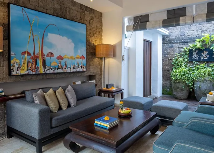 Mosan House: Art-filled Gem Near & Square *