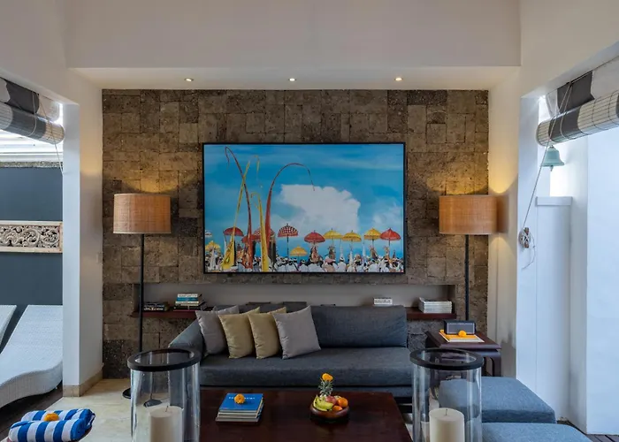 Mosan House: Art-filled Gem Near & Square Villa *