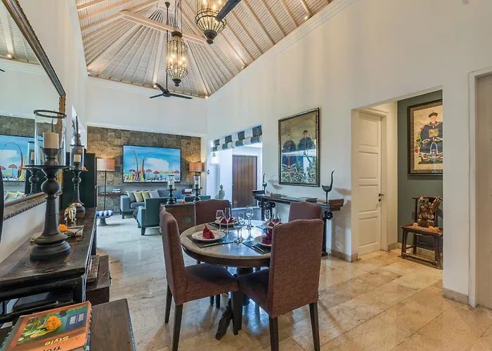Villa Mosan House: Art-filled Gem Near & Square