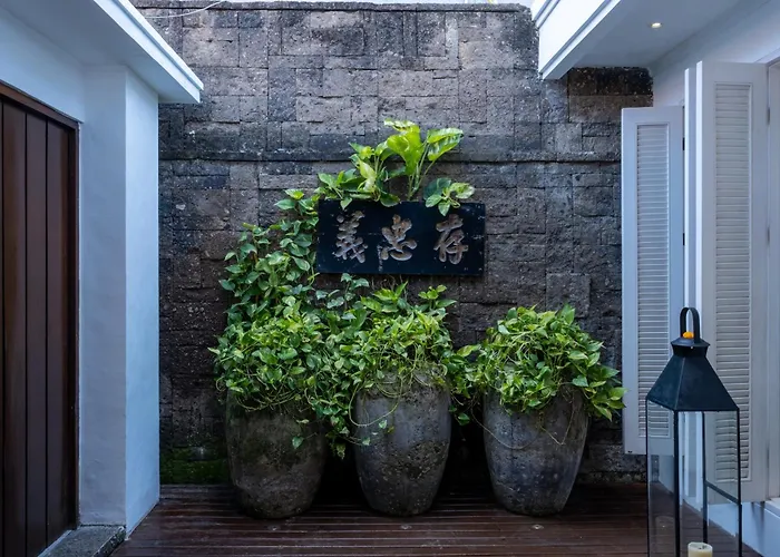 Mosan House: Art-filled Gem Near & Square Villa Seminyak (Bali)