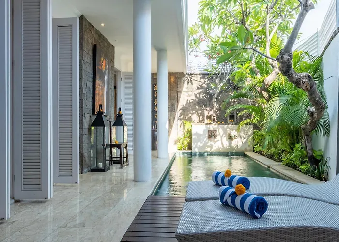 Mosan House: Art-filled Gem Near & Square Villa