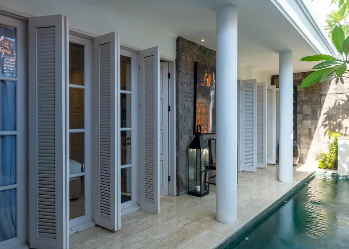 Villa Mosan House: Art-filled Gem Near & Square