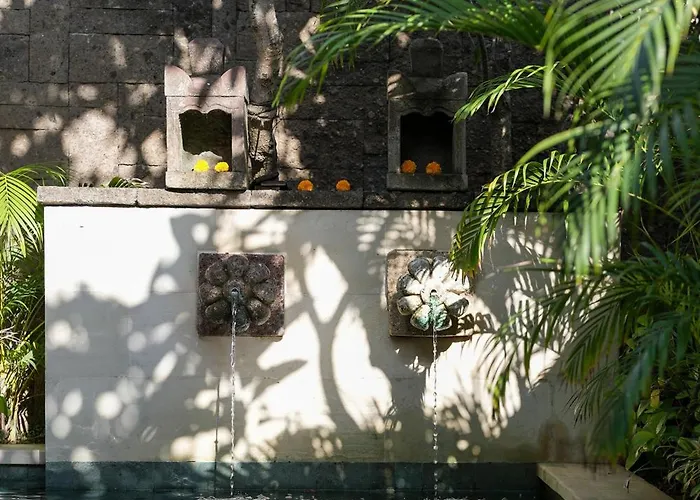 Mosan House: Art-filled Gem Near & Square *