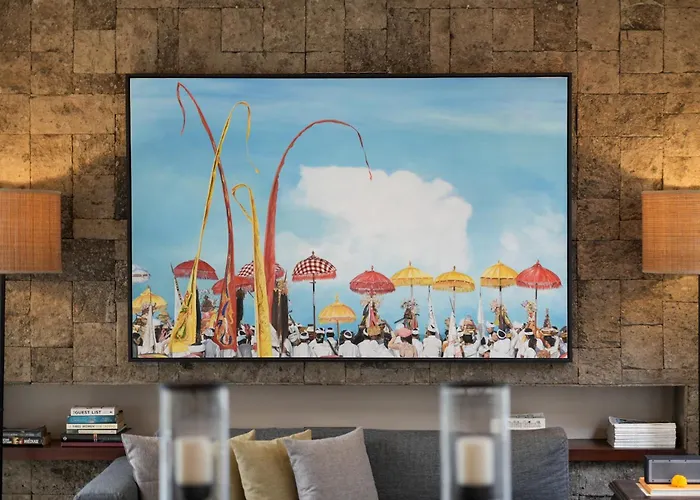 Villa Mosan House: Art-filled Gem Near & Square